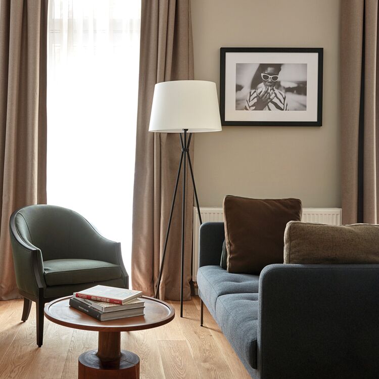 Slim Leg Tripod Lamp Series (Floor)